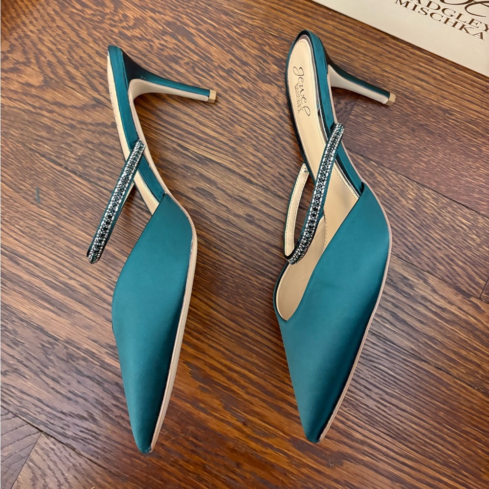 Badglby pointed toe heel never worn! Great condition